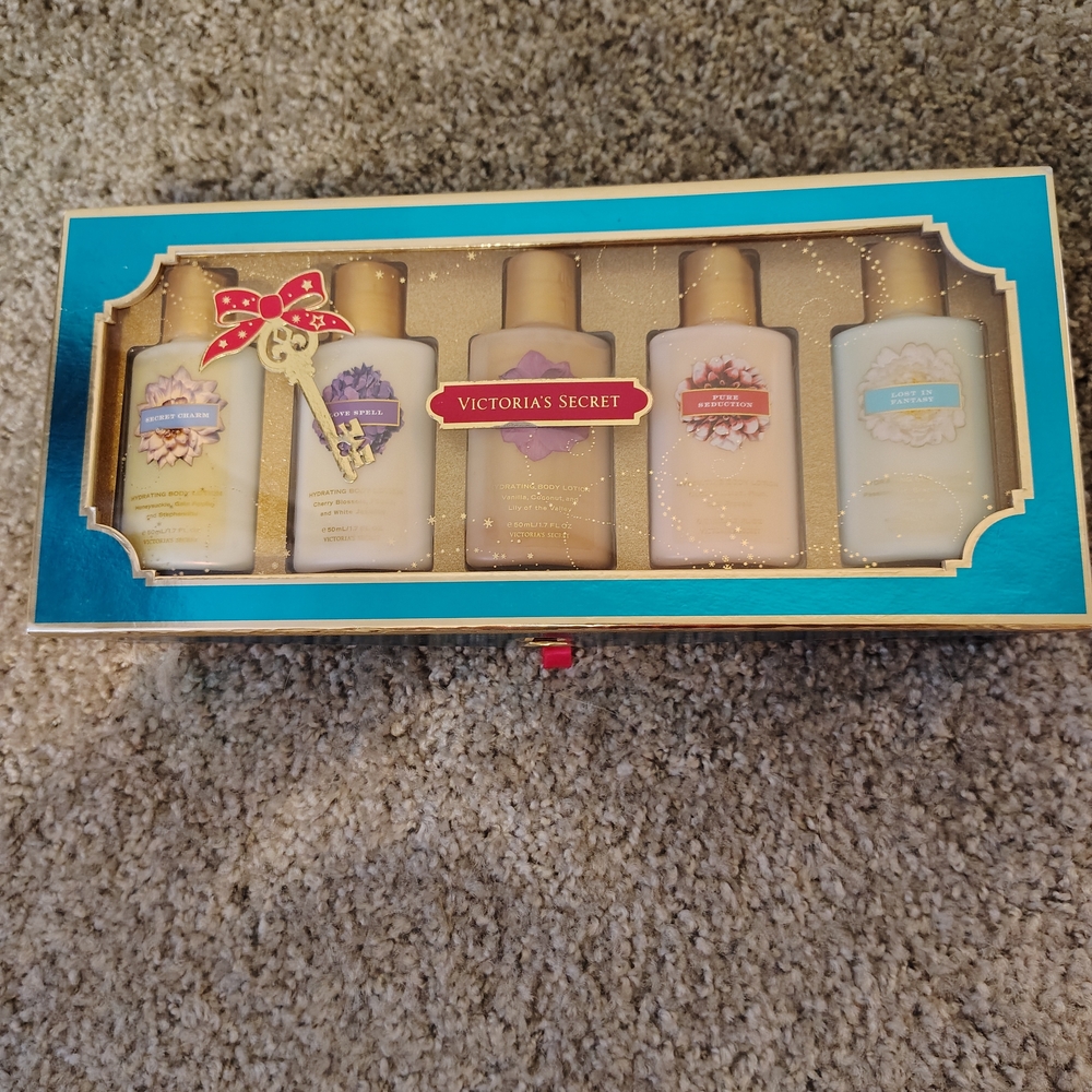 Victoria's Secret Body lotion Set - Cute Package